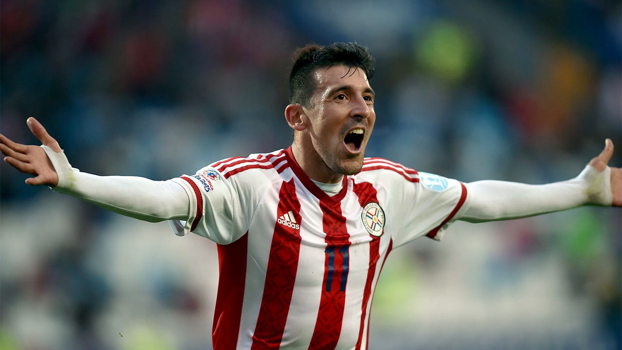 Benitez pounces on error to lift Paraguay over Jamaica